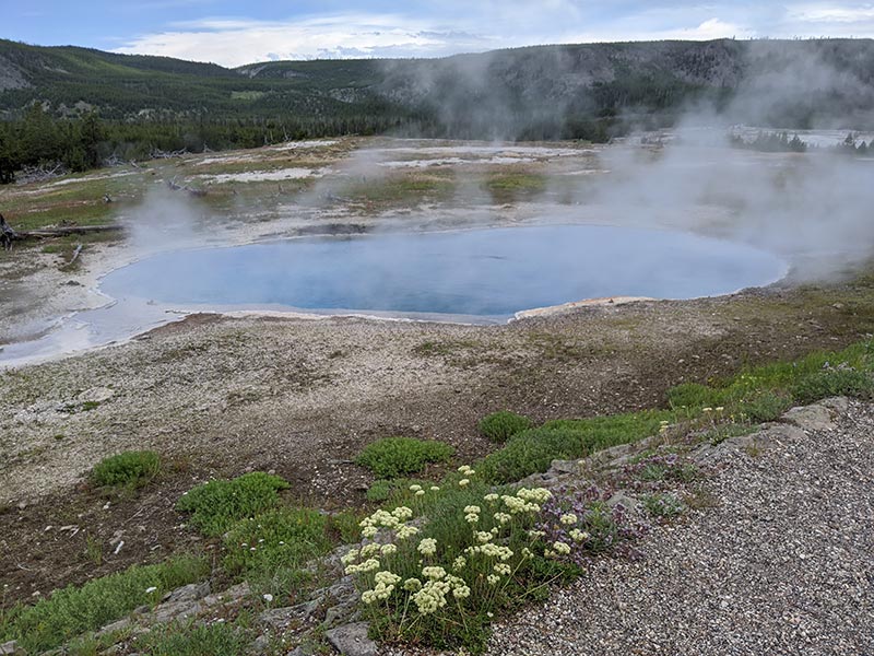 beautiful-yellowstone-m49