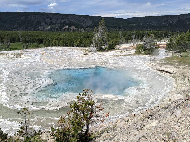 old-faithful-beautiful-hot-spring