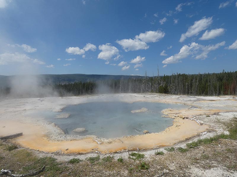 old-faithful-geyser-beautiful-view