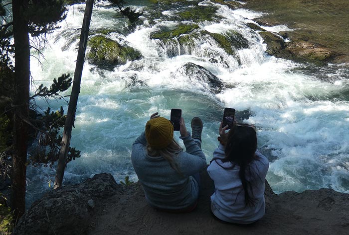 two-girls-enjoying-grand-canyon-of-the-yellowstone-south-rim-hike