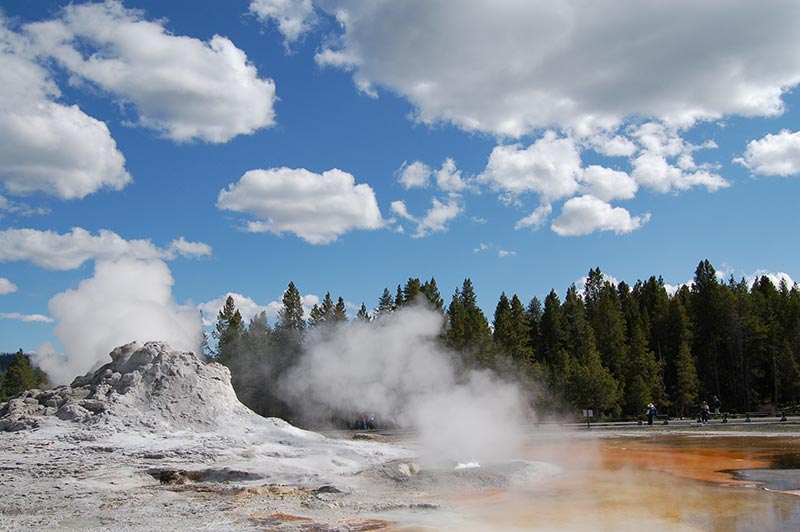 upper-geyser-basin-castle-geyser-1