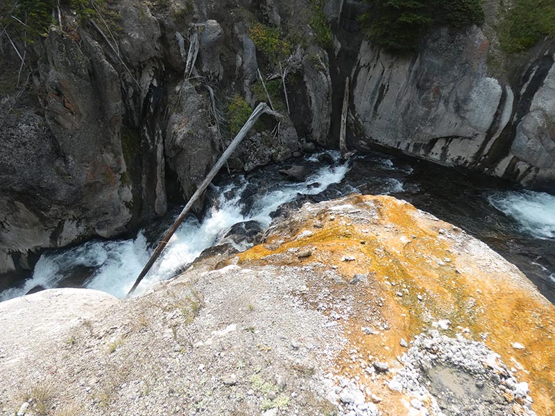 yellowstone-mystic-falls-hiking